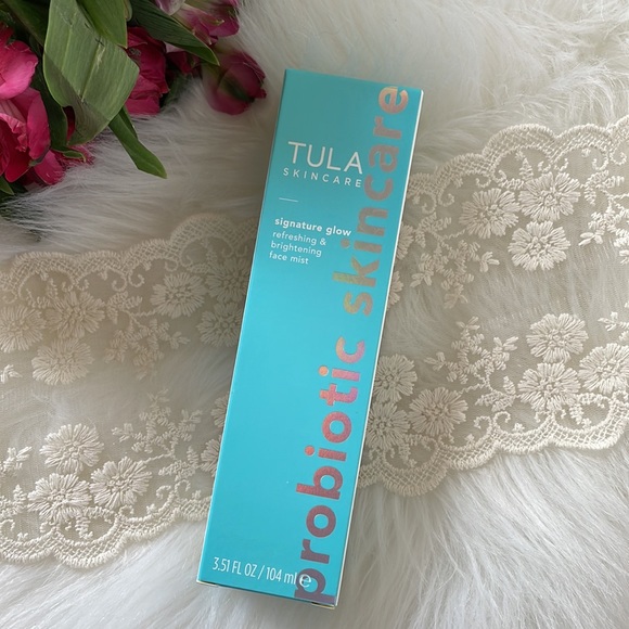 •Tula• Signature Glow Refreshing & Brightening Face Mist - Picture 3 of 11